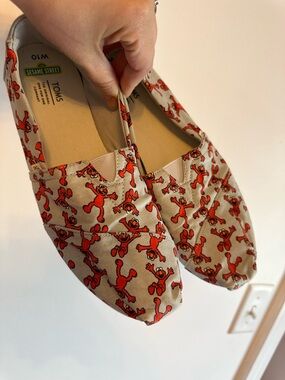 TOMS seasame street Elmo Canvas Slip-Ons - gray with Red Elmo Print